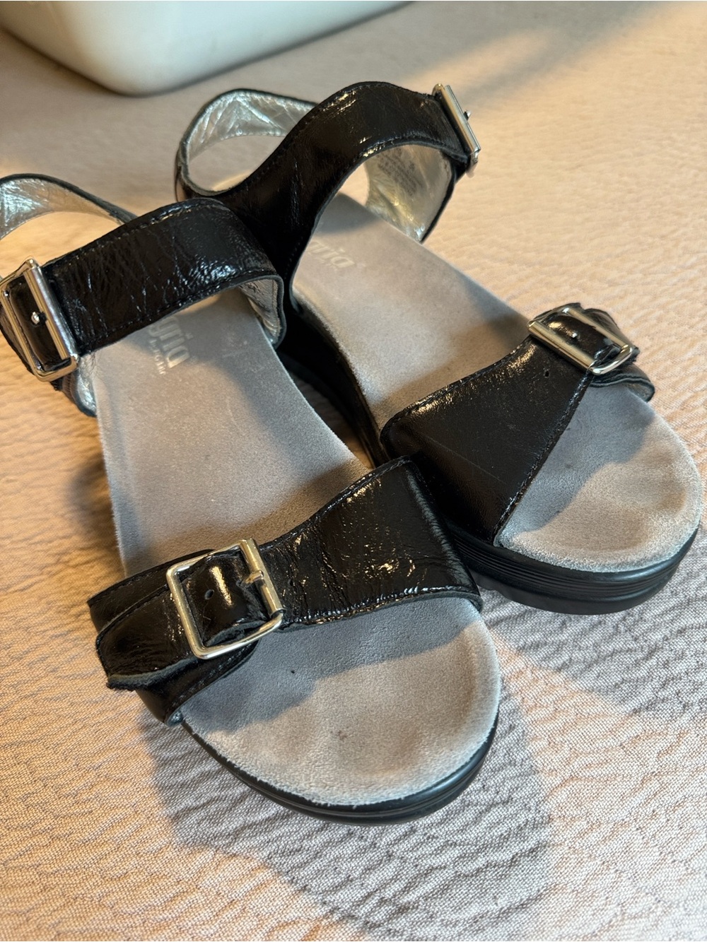 📌Algeria Morgyn 39 Black Payent Buckle Strap Sandals